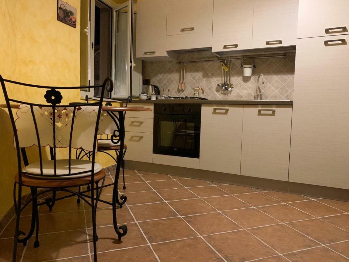 Вилла “Il Vicolo” Casa Vacanze Кастельмола Экстерьер фото