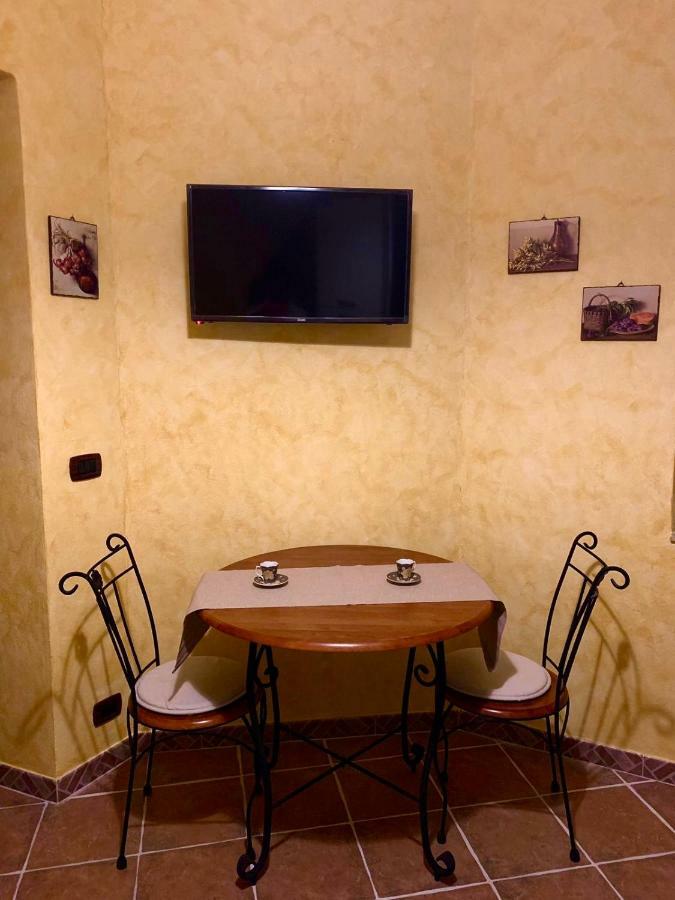 Вилла “Il Vicolo” Casa Vacanze Кастельмола Экстерьер фото